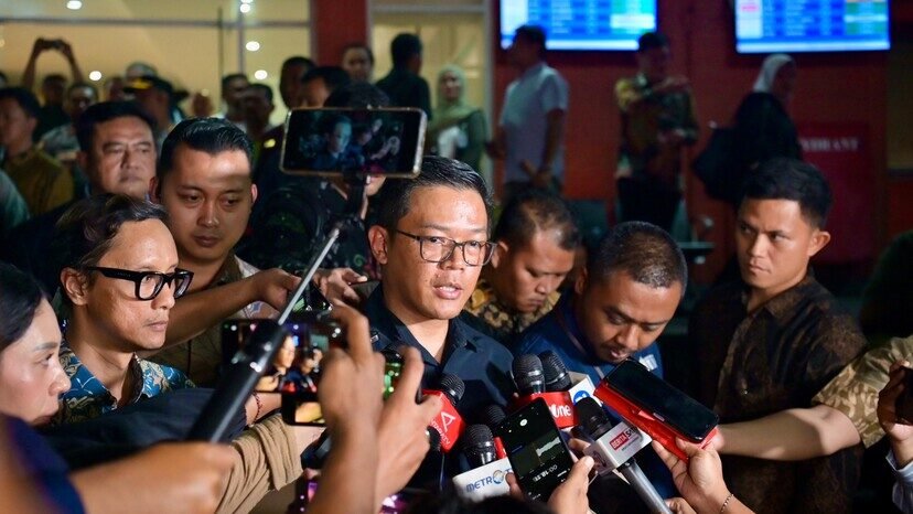 Menteri Luar Negeri RI Sugiono menyambut kedatangan jenazah Zetro Leonardo Purba di Bandara Soekarno-Hatta, Senin (9/9/2025), seraya menegaskan komitmen untuk melanjutkan perjuangan almarhum.