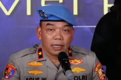 Polri jatuhkan sanksi etik kepada tujuh anggota terkait kasus meninggalnya pengemudi ojol, Affan Kurniawan. Dua di antaranya terancam pemberhentian tidak hormat.
