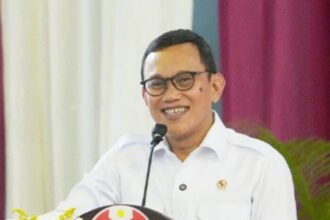 Sekjen KKSS Abdul Kadir Karding meluruskan isu foto Menhut Raja Juli Antoni bermain domino dengan Azis Wellang, yang disebut hanya aktivitas budaya dalam forum silaturahmi KKSS.