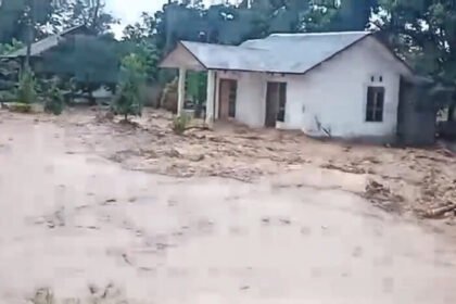 BNPB dan BPBD terus bergerak cepat menangani dampak banjir bandang di Kabupaten Nagekeo, NTT, termasuk perbaikan jalan dan distribusi bantuan logistik.