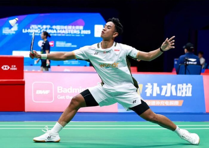Alwi Farhan gagal melaju setelah dihentikan tunggal putra China, Li Shi Feng, pada babak 32 besar China Masters 2025 di Shenzhen.