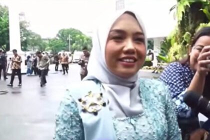Farida Farichah Dipanggil Presiden Prabowo, Isyarat Kuat Menuju Kursi Wamenkop 2 Politisi PKB Farida Farichah tiba di Istana Negara usai dipanggil Presiden Prabowo, di tengah isu pelantikan dirinya sebagai Wakil Menteri Koperasi.