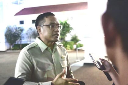 Presiden Prabowo Subianto memanggil Dirut Pertamina ke Istana untuk memastikan distribusi BBM ke SPBU swasta tetap lancar dan harga konsumen stabil.