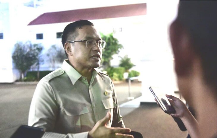 Presiden Prabowo Subianto memanggil Dirut Pertamina ke Istana untuk memastikan distribusi BBM ke SPBU swasta tetap lancar dan harga konsumen stabil.