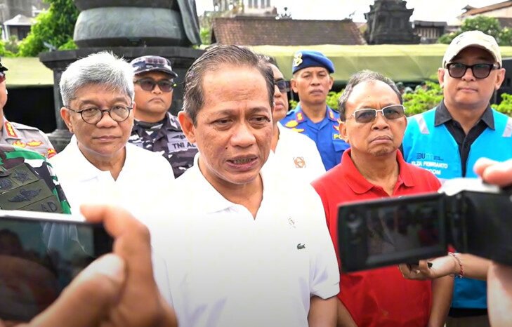 Menteri Lingkungan Hidup Hanif Faisol Nurofiq, menegaskan, hotel berbintang dipilih sebagai sasaran awal karena mereka memiliki omzet besar dan otomatis menghasilkan volume sampah lebih tinggi dibandingkan usaha lain.