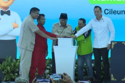 Presiden Prabowo Subianto pimpin akad massal 26.000 rumah subsidi, pecahkan rekor nasional dan dukung program tiga juta rumah.