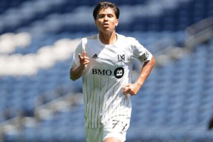 Adrian Wibowo, pemain muda LAFC, berharap segera debut bersama timnas Indonesia setelah menyaksikan langsung kemenangan 6-0 atas Taiwan di Stadion GBT Surabaya.