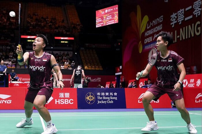 Apriyani/Fadia tampil solid dan tetap kompak usai mengamankan kemenangan pada laga perdana Hong Kong Open 2025.