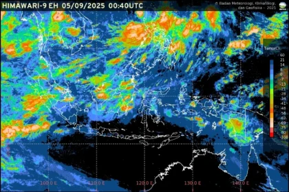 Prakiraan cuaca Indonesia hari ini, 5 September 2025, menurut BMKG: sejumlah ibu kota provinsi diprediksi hujan ringan hingga lebat, sebagian disertai petir, dan pesisir terancam banjir rob. Waspadai suhu tinggi di beberapa kota besar.
