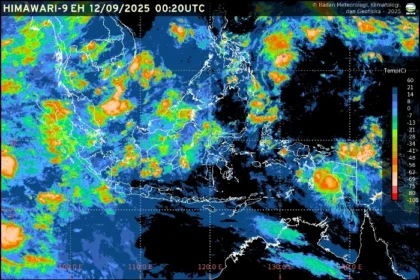 Prakiraan cuaca 12 September 2025: BMKG peringatkan potensi hujan petir di beberapa ibu kota provinsi serta banjir rob di wilayah pesisir.