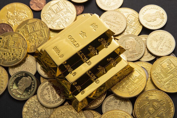Harga emas di Pegadaian Jumat ini bervariasi, Antam dan Galeri24 melemah sementara UBS justru naik.