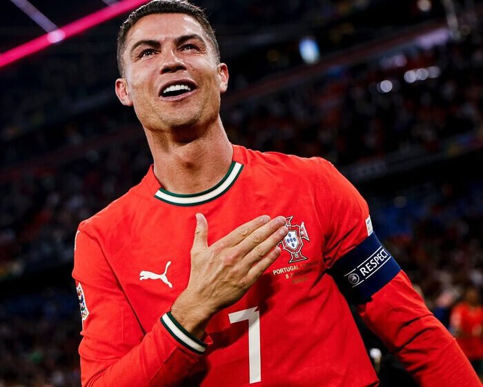Cristiano Ronaldo kembali jadi andalan Portugal saat menghadapi Armenia di kualifikasi Piala Dunia 2026. Laga ini penuh emosi usai kepergian Diogo Jota.
