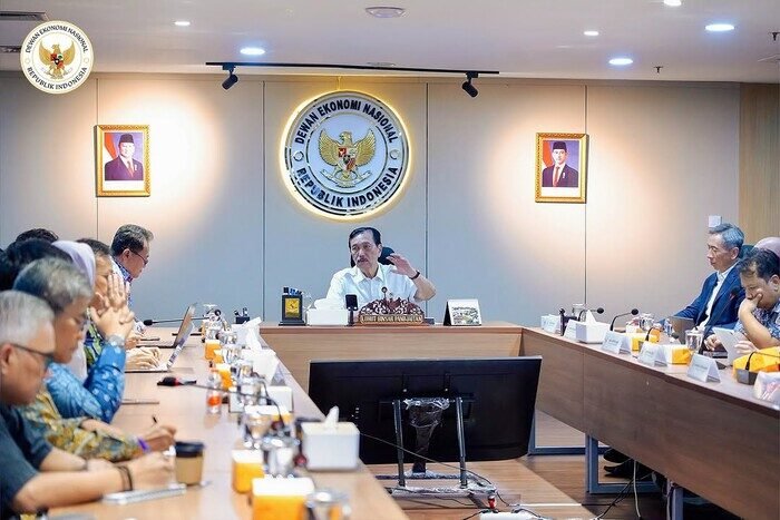 Luhut Binsar Pandjaitan bertemu Aliansi Ekonom Indonesia, bahas tujuh Desakan Darurat Ekonomi untuk penguatan kebijakan nasional.