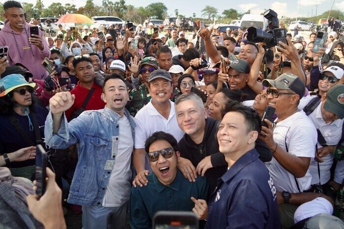 Menteri Trenggono bersama Raffi Ahmad dan The Dudas-1 meninjau proyek strategis K-SIGN di Rote, tonggak penting menuju swasembada garam nasional 2027.