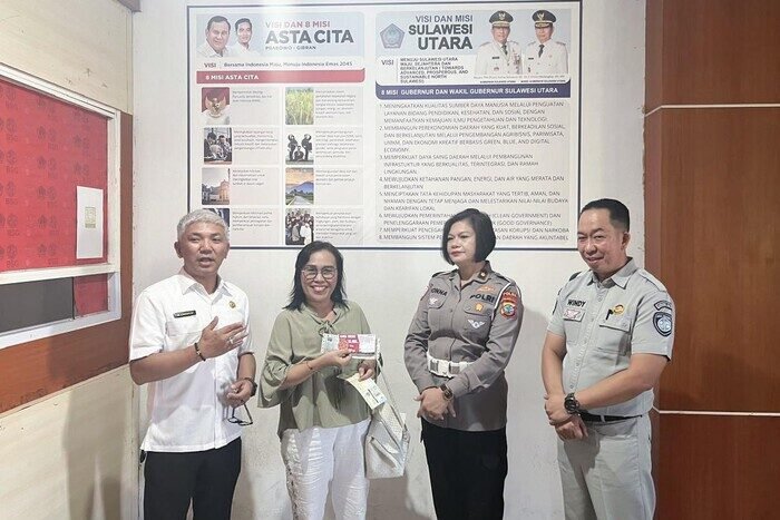 Peringati Hari Pelanggan Nasional, Jasa Raharja dan Tim Pembina Samsat Berikan Apresiasi kepada Wajib Pajak 2 Peringati Hari Pelanggan Nasional, Jasa Raharja dan Tim Pembina Samsat Berikan Apresiasi kepada Wajib Pajak