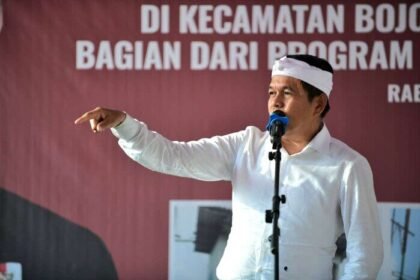 Gubernur Dedi Mulyadi tetap teguh menutup sementara tambang Parung Panjang meski ribuan warga berunjuk rasa, demi keselamatan rakyat dan keberlanjutan lingkungan.