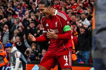 Virgil van Dijk jadi pahlawan Liverpool dengan gol sundulan telat yang menumbangkan Atletico Madrid 3-2 di Anfield.