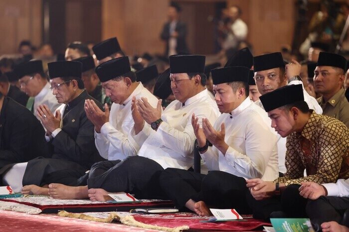 Presiden Prabowo Subianto menghadiri peringatan Maulid Nabi Muhammad SAW 1447 H di Masjid Istiqlal dengan penuh khidmat, serukan keteladanan Rasulullah untuk kelestarian bumi.