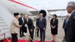 Presiden Prabowo Subianto tiba di Osaka untuk meninjau Paviliun Indonesia di Expo 2025.