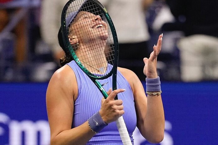 Amanda Anisimova merayakan kemenangan dramatisnya atas Naomi Osaka di semifinal US Open 2025, Kamis (4/9).
