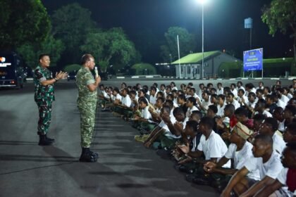 Danlanud Halim Dampingi Kabacadnas Kemhan Beri Pengarahan kepada Kadet KKRI Papua