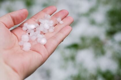 Hujan Es di Cikini, BMKG Ingatkan Cuaca Ekstrem