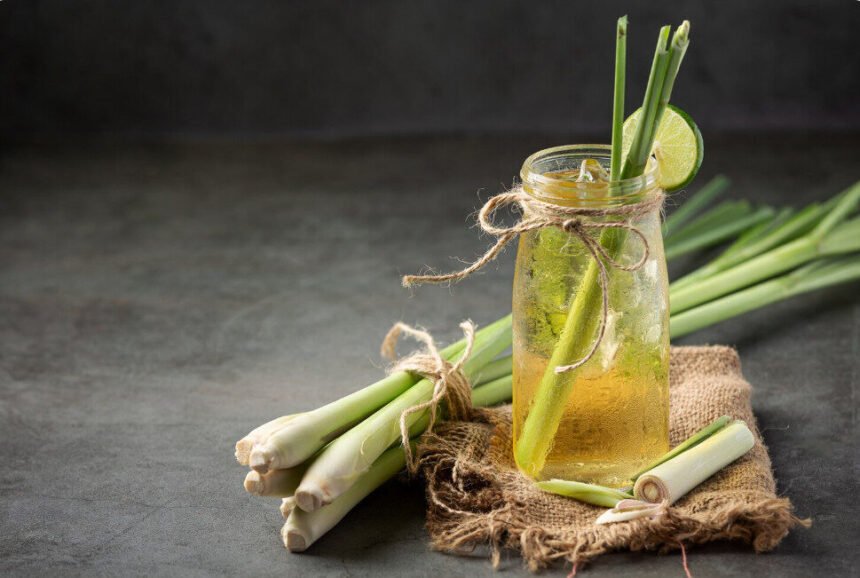 Ilustrasi air rebusan sereh (Dok. Freepik)