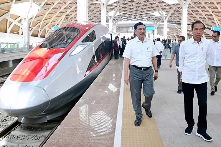 Jokowi: Whoosh Bukan Cari Untung, Tapi Selamatkan Kemacetan