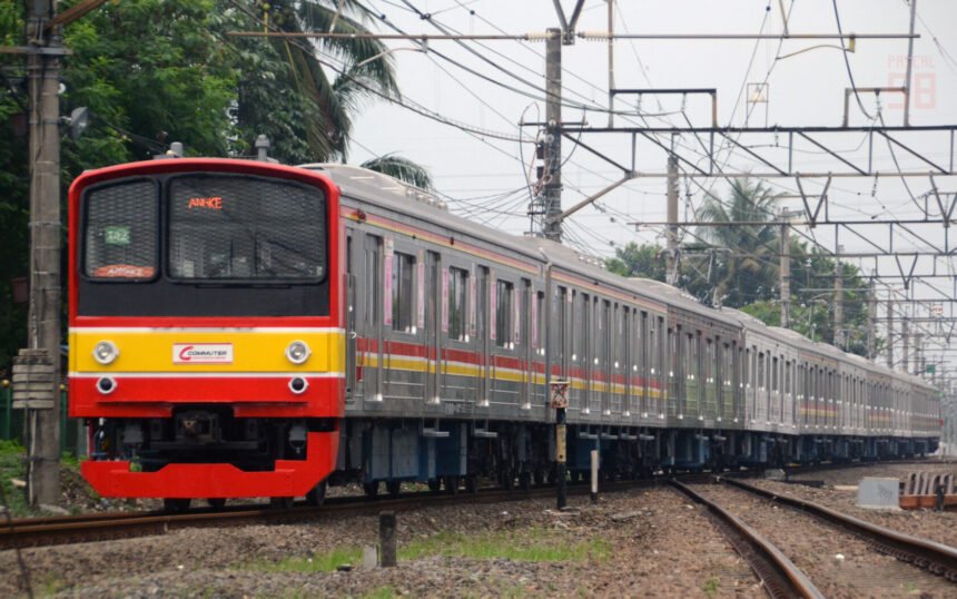 Breaking News: KRL Anjlok di Rangkasbitung, Layanan Commuter Line Lumpuh