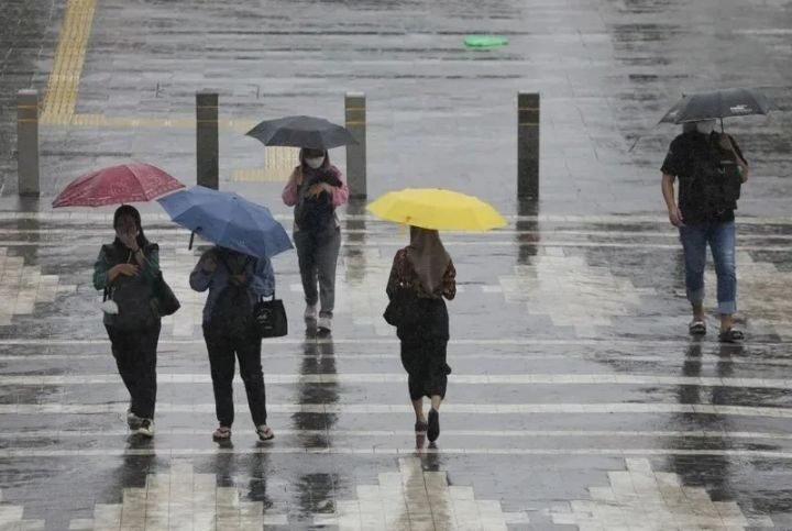 Cuaca Jakarta 22 Oktober, BMKG: Pagi Cerah Berawan, Sore Diguyur Hujan Ringan hingga Petir