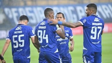 Persib Bungkam PSBS Biak 3-0, Thom Haye Tampil Gemilang di Laga Debut Starter