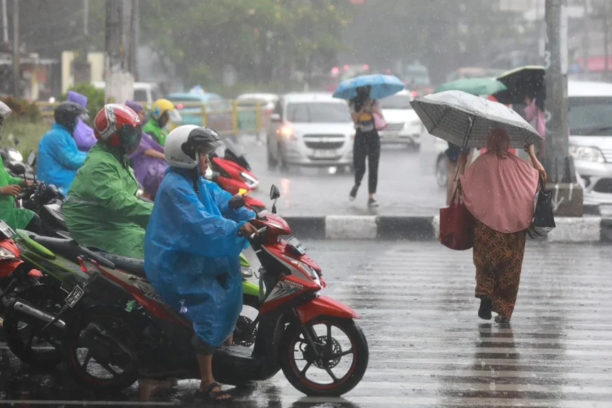 Prakira Cuaca 1 Oktober, BMKG Peringatkan Potensi Hujan Lebat di Jabodetabek