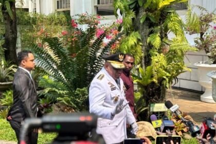 Presiden Prabowo Resmi Lantik Gubernur Papua Mathius Fakhiri di Istana Negara