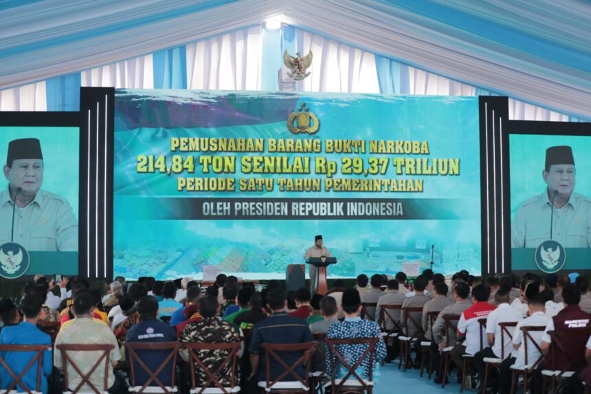 Presiden Prabowo Tekankan 3 Tugas Utama Polri: Pemberantasan Narkoba, Penyelundupan, dan Judi <i>Online</i> 1 Presiden Prabowo menghadiri acara pemusnahan barang bukti narkotika hasil pengungkapan Polri sepanjang satu tahun terakhir di Lapangan Bhayangkara Mabes Polri, Jakarta, Rabu (29/10/2025) (Dok. Tim Media Presiden Prabowo)