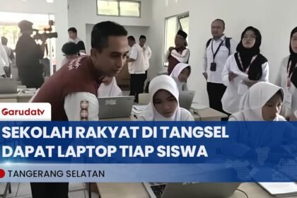 SRMA 33 Tangerang Selatan Terima Fasilitas Belajar Satu Unit Laptop Untuk Tiap Siswa