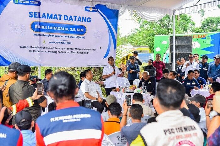 Bahlil Lahadalia menegaskan izin resmi “Sumur Minyak Rakyat” akan terbit November 2025, menandai babak baru legalisasi energi rakyat di seluruh Indonesia.