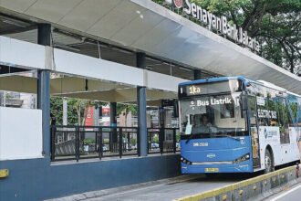 500 Bus Listrik Baru Siap Meluncur, Ini Langkah Serius DKI Wujudkan Transportasi Hijau Jakarta 8 Pemprov DKI Jakarta tambah 500 bus listrik Transjakarta demi layanan lebih baik dan udara Jakarta lebih bersih.