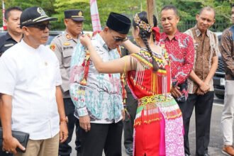 Potensi Wisata Kalbar Meledak, DPR Desak Optimalisasi Promosi di Medsos 4 DPR RI mendorong masyarakat Kalimantan Barat memanfaatkan media sosial untuk memperluas promosi wisata daerah. Dengan strategi digital yang tepat, potensi wisata Kalbar diharapkan makin dikenal dunia dan memberi dampak ekonomi positif.