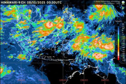 Langit Indonesia pada Rabu, 8 Oktober 2025, diprediksi bervariasi dari cerah berawan hingga hujan petir, menurut laporan BMKG.
