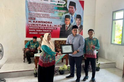Kawendra Lukistian resmikan dua ruang kelas baru di Jember, wujud amanat Prabowo Subianto dalam pemerataan akses pendidikan di daerah.