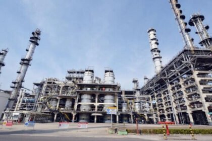 Kilang Balongan perketat audit laboratorium ISO 17025:2017 guna memastikan mutu Pertamax hingga Avtur tetap sesuai standar internasional.