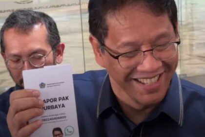 Menkeu Purbaya Yudhi Sadewa memperkenalkan layanan pengaduan publik 'Lapor Pak Purbaya' untuk aduan pajak dan bea cukai, Jakarta, 15 Oktober 2025.