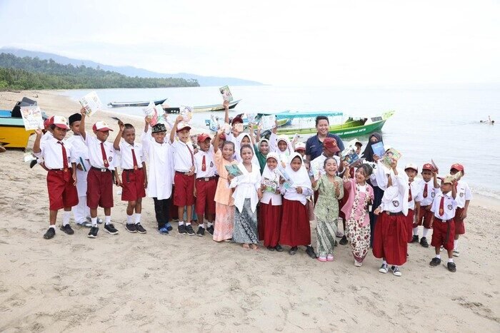 Pegadaian Dorong Akses Pendidikan di Timur Indonesia Lewat 'Kapal Literasi Moh. Hatta' 2 Pegadaian Dorong Akses Pendidikan di Timur Indonesia Lewat 'Kapal Literasi Moh. Hatta'