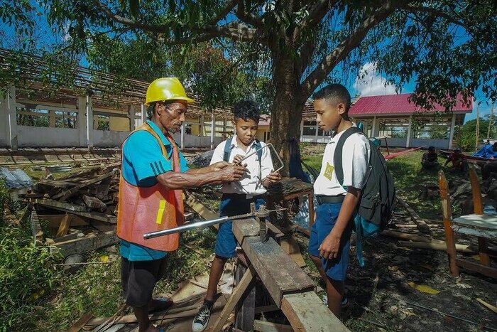 Kemendikdasmen mencatat realisasi revitalisasi sekolah dasar naik 60 persen. Program ini memperkuat kualitas sarana, memperluas akses pendidikan, dan meringankan beban anggaran daerah.