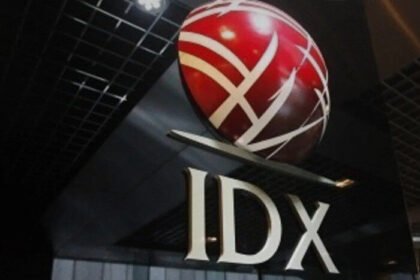 IHSG ditutup menguat 0,34 persen ke level 8.071, seiring reli bursa Asia yang dipimpin lonjakan KOSPI Korea Selatan.