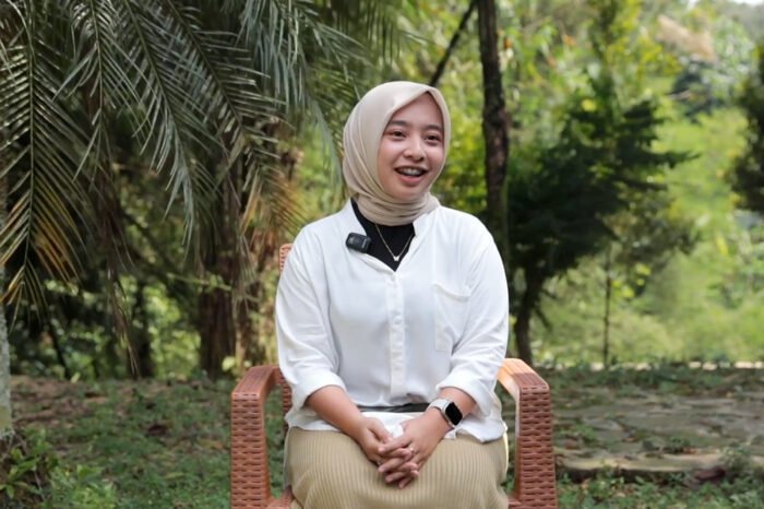 Kisah Alya Zura, anak nelayan asal Medan yang kini menjadi ahli gizi di Program Makan Bergizi Gratis, menemukan semangat lewat ucapan terima kasih dari siswa.