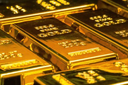 Harga emas Antam naik lagi, kini nyaris tembus Rp2,3 juta per gram di tengah sentimen global yang mendorong permintaan logam mulia.