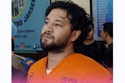 Aktor Ammar Zoni kembali terjerat kasus narkotika, diduga edarkan sabu dan ganja sintetis dari dalam Rutan Salemba, Jakarta Pusat.