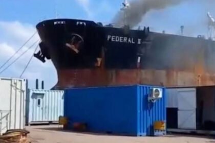 Ledakan Tragis Kapal Tanker MT Federal di Batam, 10 Tewas dan 18 Luka-luka 2 Ledakan kapal tanker MT Federal menewaskan 10 orang dan melukai 18 pekerja di galangan PT ASL Tanjung Uncang, Batam, Rabu, 15 Oktober 2025.
