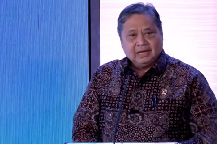 Airlangga Hartarto menilai program unggulan Prabowo–Gibran seperti MBG, Sekolah Rakyat, dan kesehatan gratis jadi bukti nyata satu tahun pemerintahan.